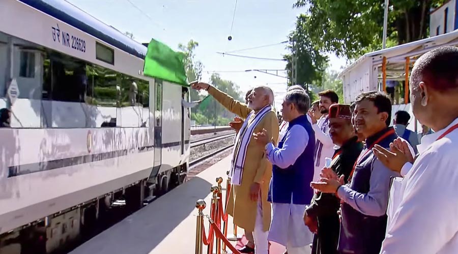 PM Modi Flags Off the Fourth Vande Bharat Express at Himachal’s Una