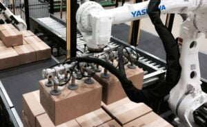 Robots Are Assisting Logistics Operators in Recruiting Tech-Savvy Employees