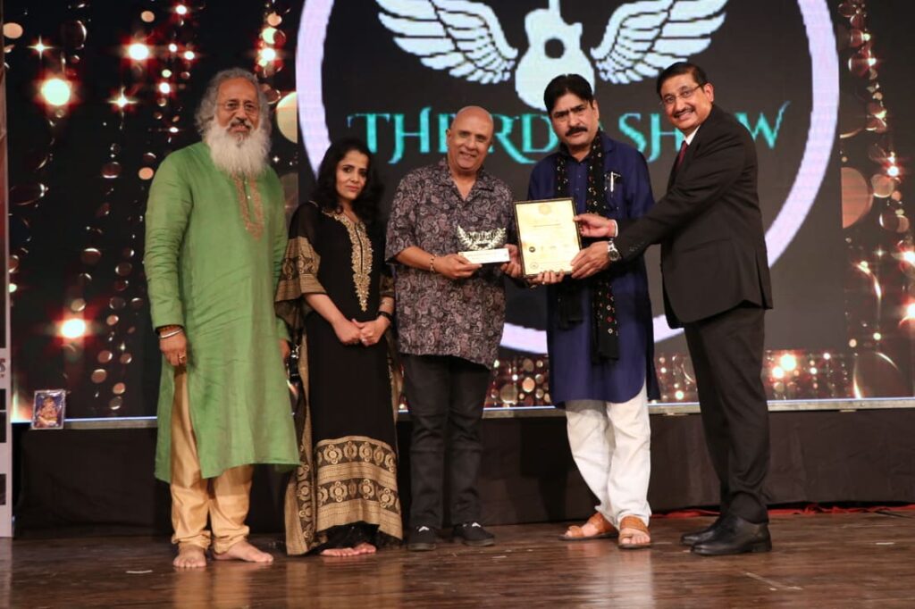 Dr P P Singh, Asia Shipping, attends Ridz Dime Darrel Awards as Chief Guest