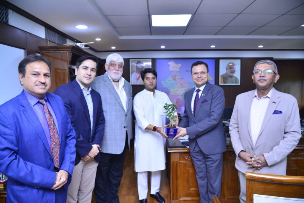 PHDCCI meets Civil Aviation Minister for Global Aviation Summit Invitation