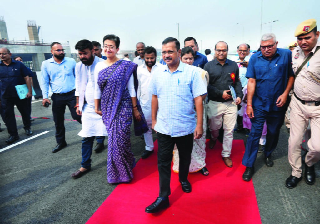 Delhi CM inaugurates Sarai Kale Khan flyover