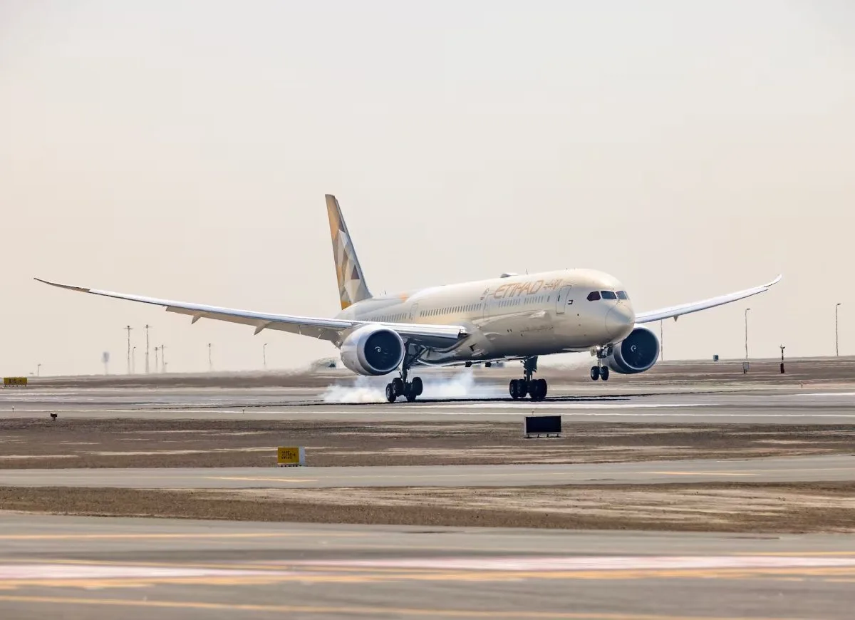 Etihad Airways expands fleet with new Boeing 787-10 Dreamliner