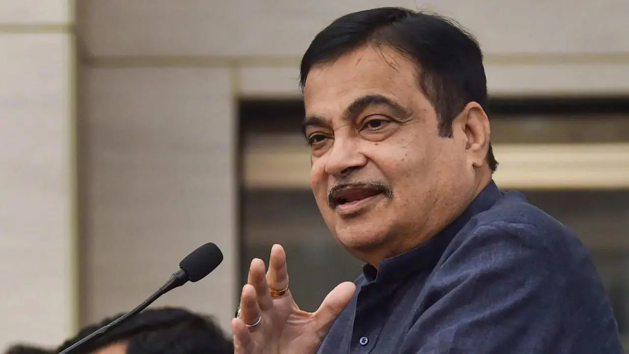 Gadkari advocates boosting exports and curbing imports for Indias New Freedom