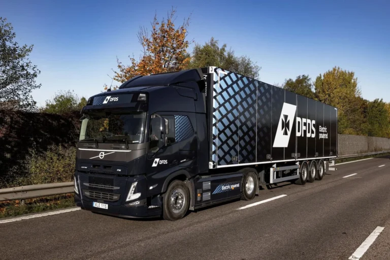 DFDS boosts green fleet: Orders 100 Volvo electric trucks