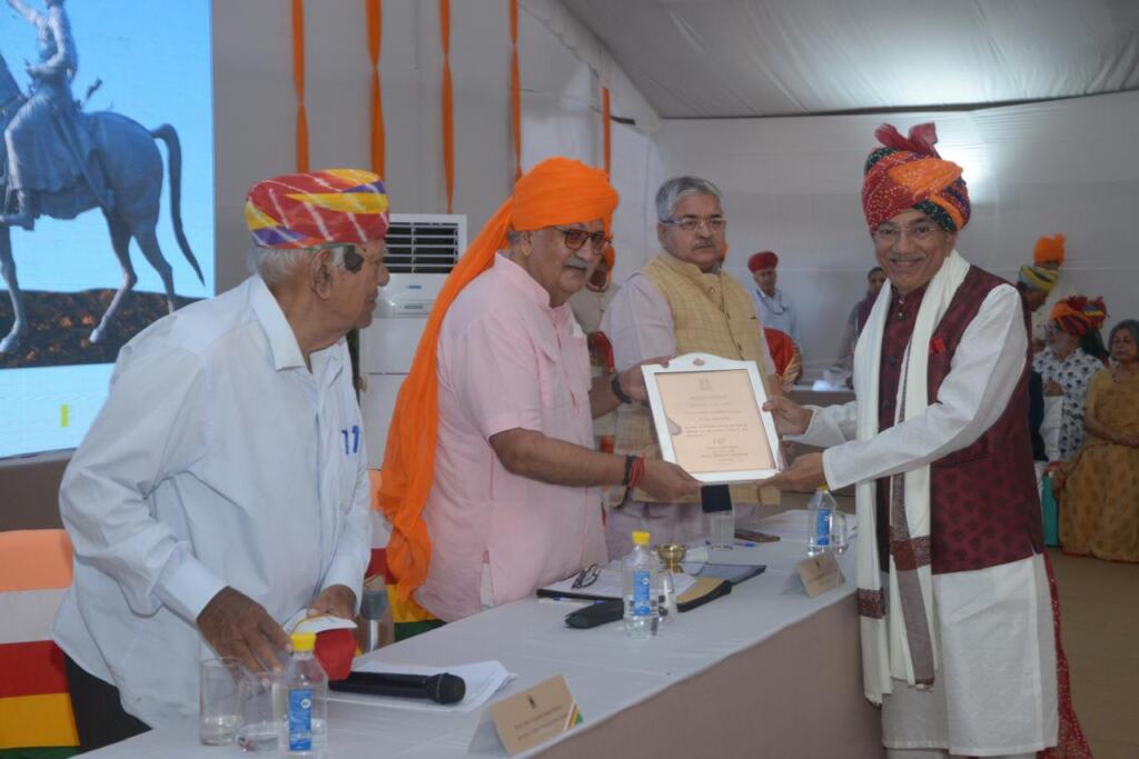 Prof. Manoj Choudhary receives prestigious 'MARWAR RATNA' award