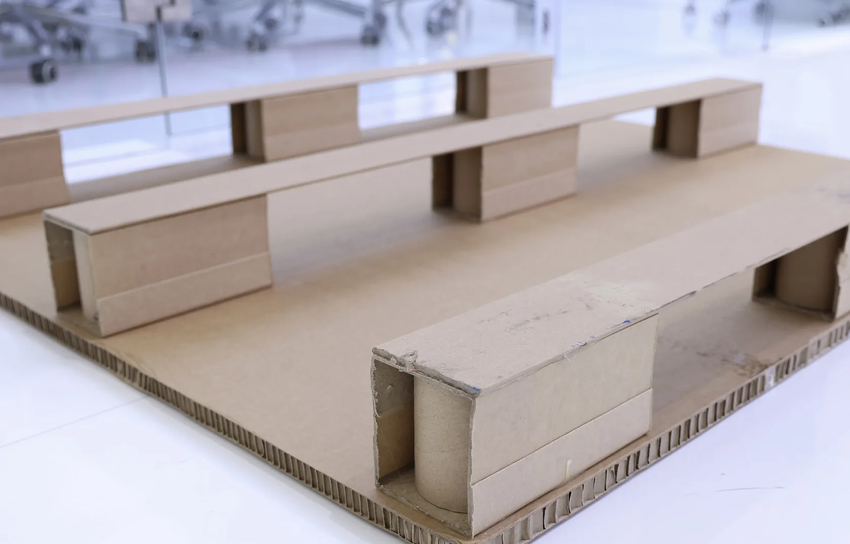 SkyTeam Cargo introduces lightweight eco-friendly paper pallet