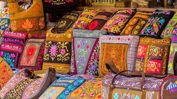 Kashmirs handloom and handicraft exports soar to over 1100 crores