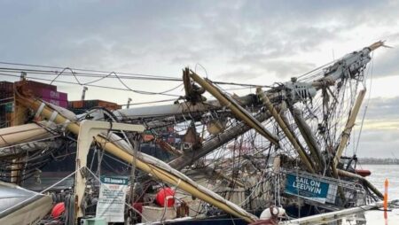 Maersk container ship collides with iconic tall ship Leeuwin in Fremantle