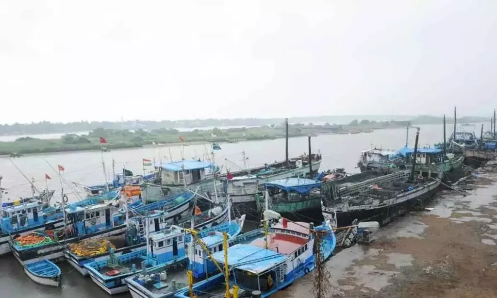 Breakwater construction at New Mangalore port halted amid fishermen’s protests