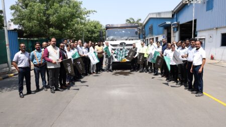 GreenLine flags off LNG truck fleet drive sustainable logistics