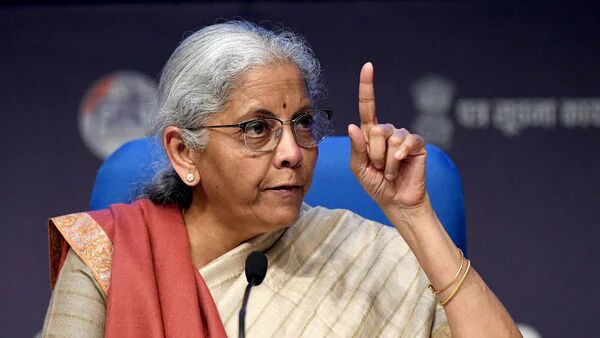 India's export model shifts beyond SEZs, hits record $825 billion 1 India's export model shifts beyond SEZs, hits record $825 billion