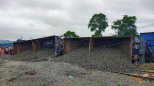 Train tragedy averted in Jharkhand as 14 freight wagons derail; no human casualties