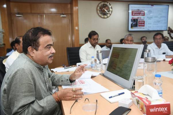 Shri Nitin Gadkari reviews highway projects in two states